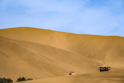 There is a temple deep inthe desert