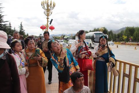 Take a photo in Xizang 11