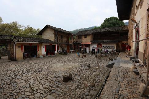 The house by the wall 3