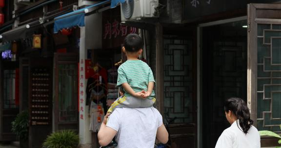 Riding a big horse 3