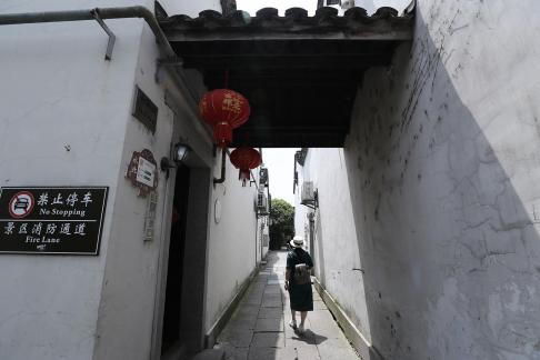 Under the tile flowing light 6