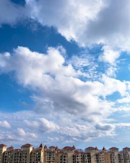The clouds on the skyscraper 29