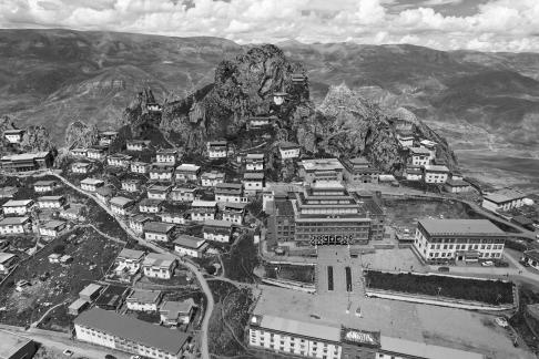 Colorful settlement 9