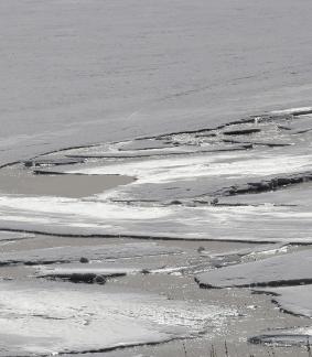 Snowy Lake scenery 18