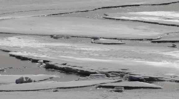 Snowy Lake scenery 19