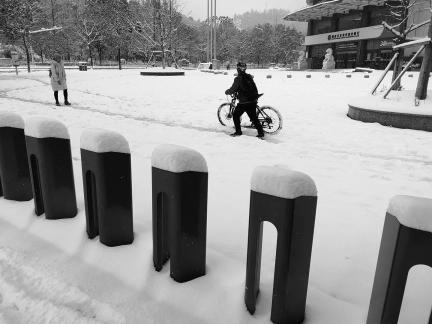 Snowy scenery 3