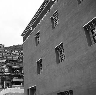 Houses on the mountain ridge 4
