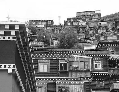 Houses on the mountain ridge 7