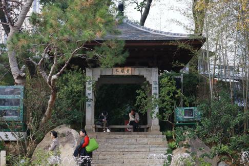 Idle talk in the pavilion