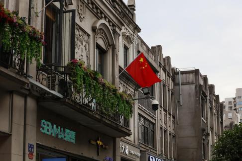 Gray toned floating growth 5