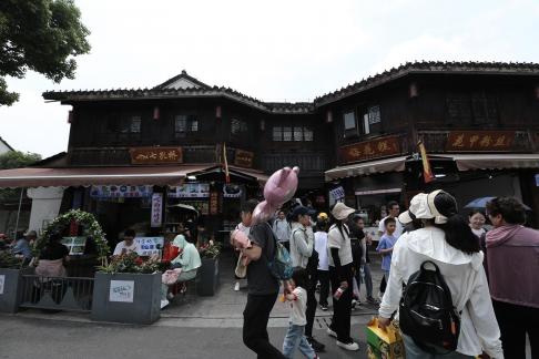 Under the tile flowing light 5