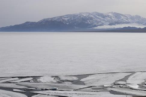 Snowy Lake scenery 34