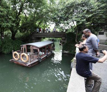 Singing on the green waves 3