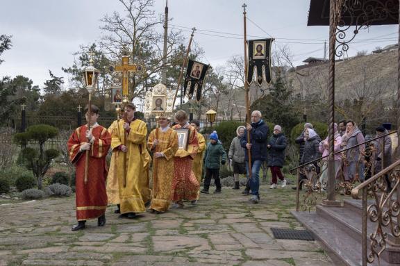 Orthodox procession-2