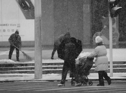 Snowflakes Dancing in the World 20