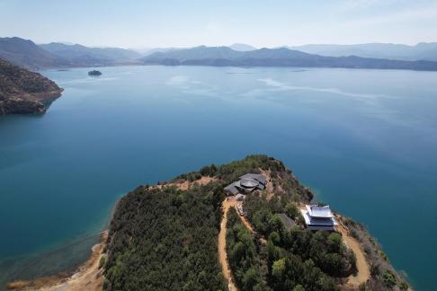Blue waves and green islets 5