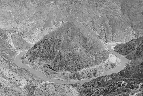 Mountains and waters intertwine 16