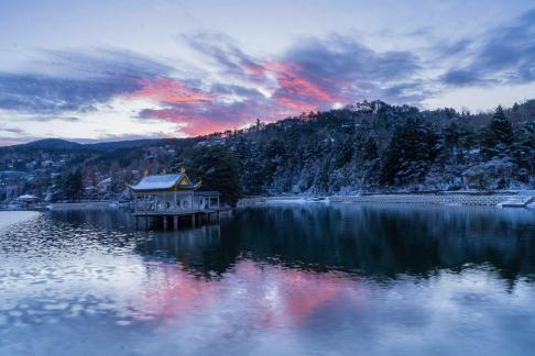 a day begins in Winter