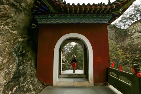 The gate of the mountain road 1