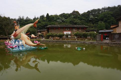 Lakeside households 4