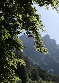 Beautiful mountains and rivers 16