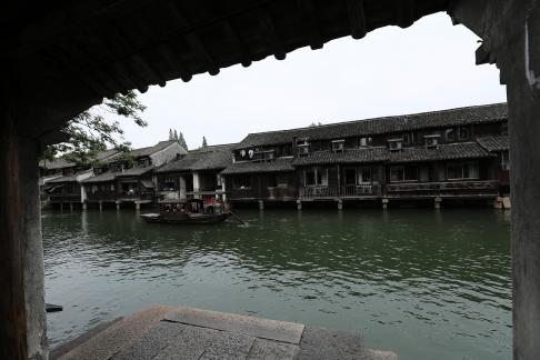 Singing on the green waves 28