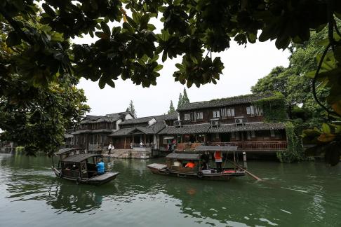 Singing on the green waves 19