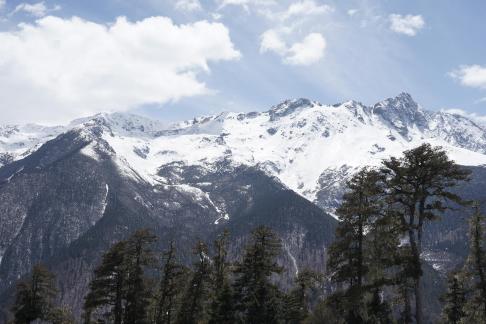 Snowy Peaks and Clear Clouds 4