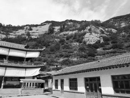 Horseshoe Thousand Buddha 33