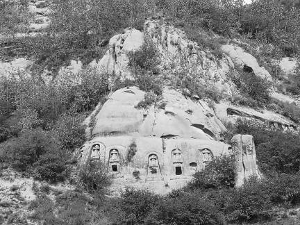 Horseshoe Thousand Buddha 34