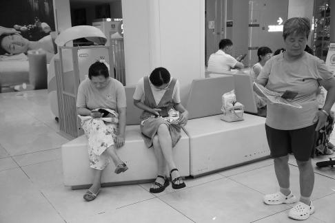 Strolling around the mall 27