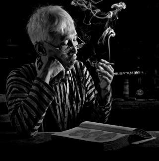 ANTARA ROKOK DAN BUKU 6231