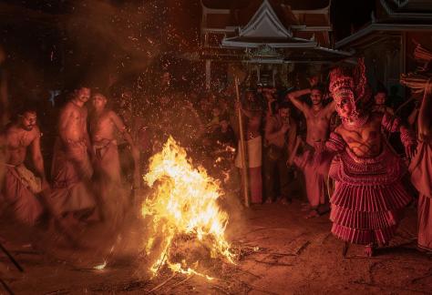 Fire dancing 809
