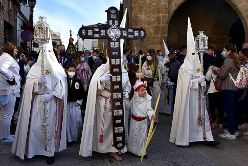 Descalzo con la cruz
