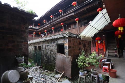 Raise the red lantern high 1