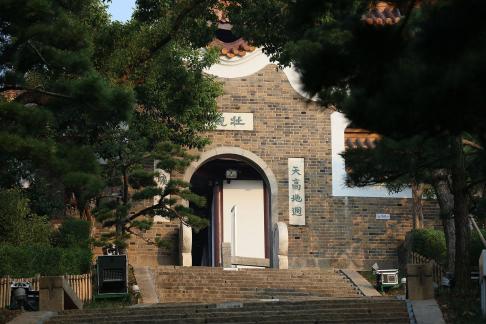 The eaves corner enters the sky 3