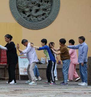 Traveling together in groups 6