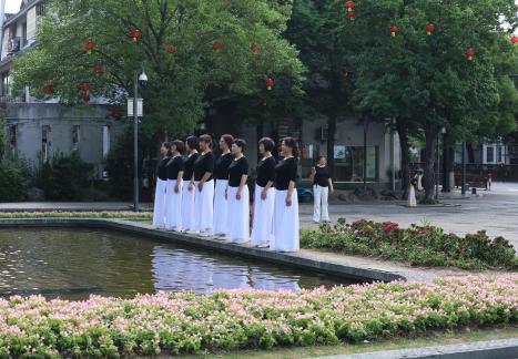 Traveling together in groups 1