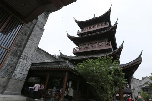 The eaves corner asks the sky 2