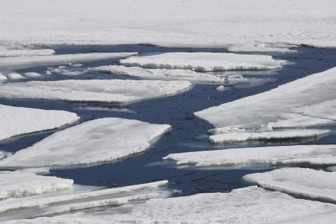 Snowy Lake scenery 26