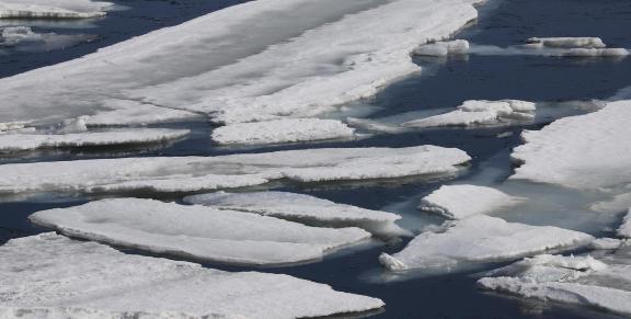 Snowy Lake scenery 28