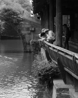 A river embracing the city 1