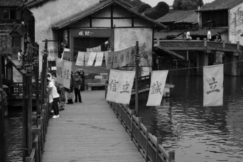 A river embracing the city 4