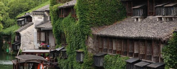 A river embracing the city 15