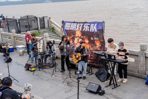 Urban life during festivals 1