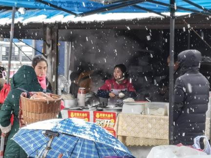 Snowy scenery 77