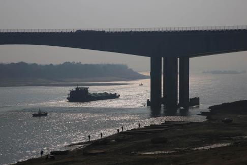 Long bridge spanning the waves 4