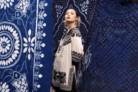 Lady in blue cloth