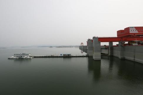 Transverse wave of dam 6