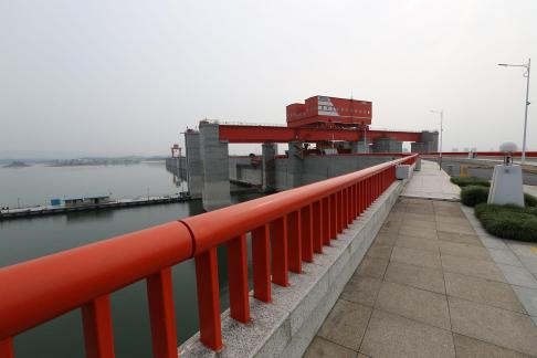 Transverse wave of dam 7